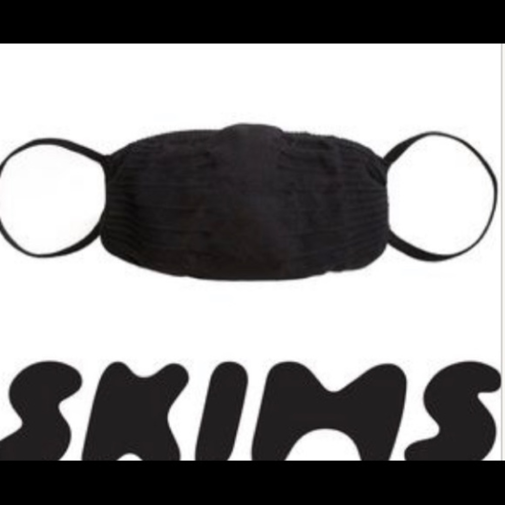Four skims face masks. SOLD OUT. Onyx. New